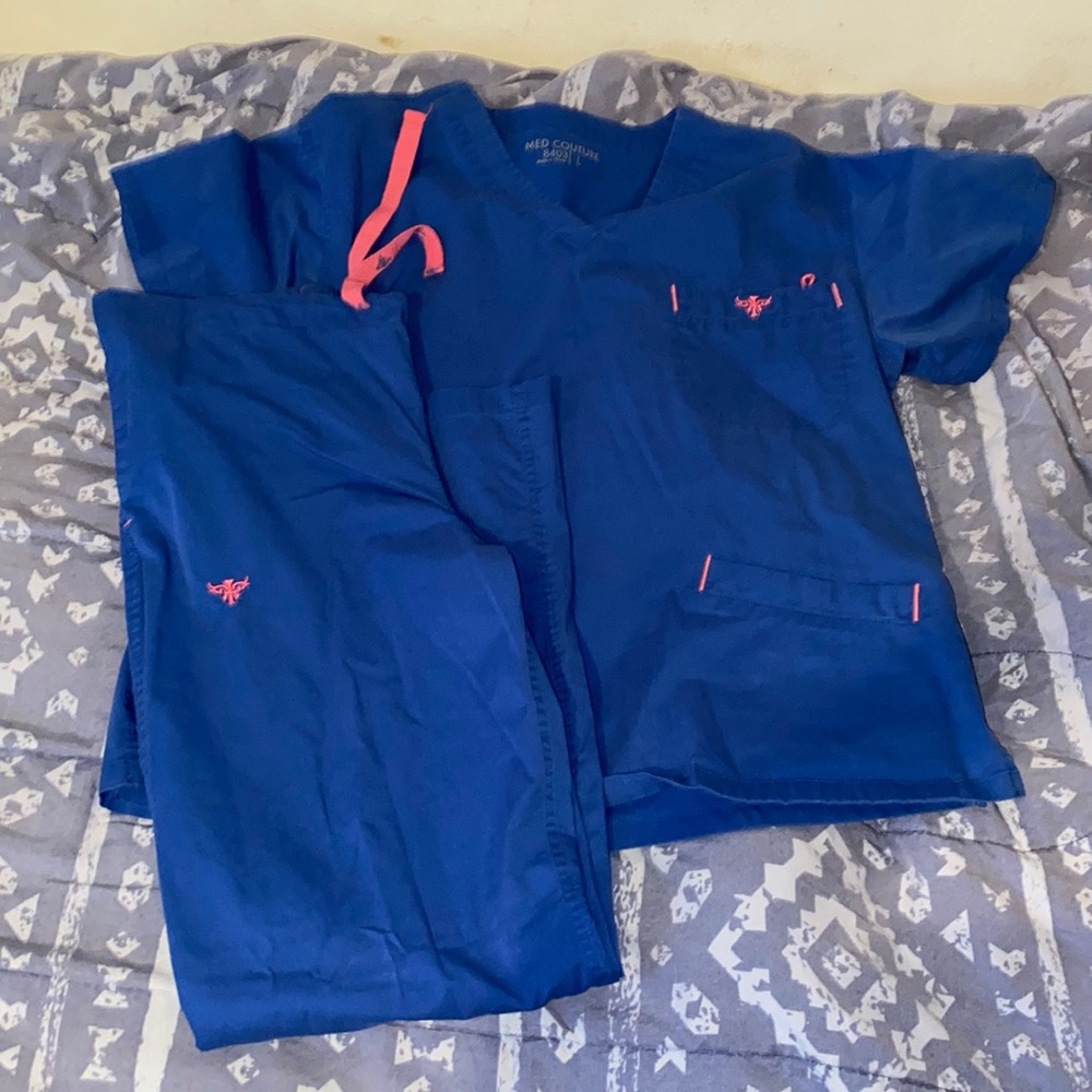 Med Couture Scrubs, super comfortable barely used.